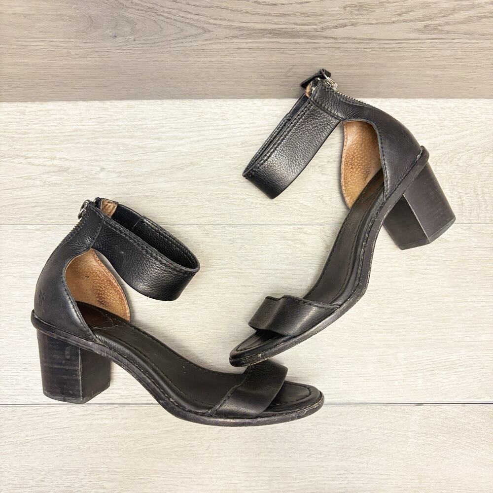 Frye Brielle Sandals Black Leather Back Zip Stacked Heel Sandal Women’s Size 6M